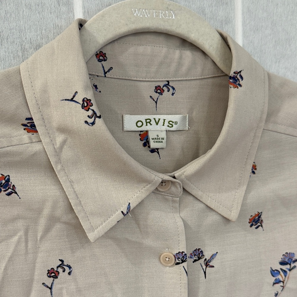 Orvis 100% Silk Women’s Floral Cream Button-Down Shirt Size Small - Picture 3 of 6